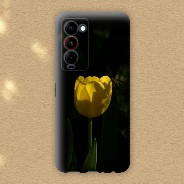 Авторський чохол на Tecno Spark 10 та інші моделі телефонів - Бджола на жовтому тюльпані
